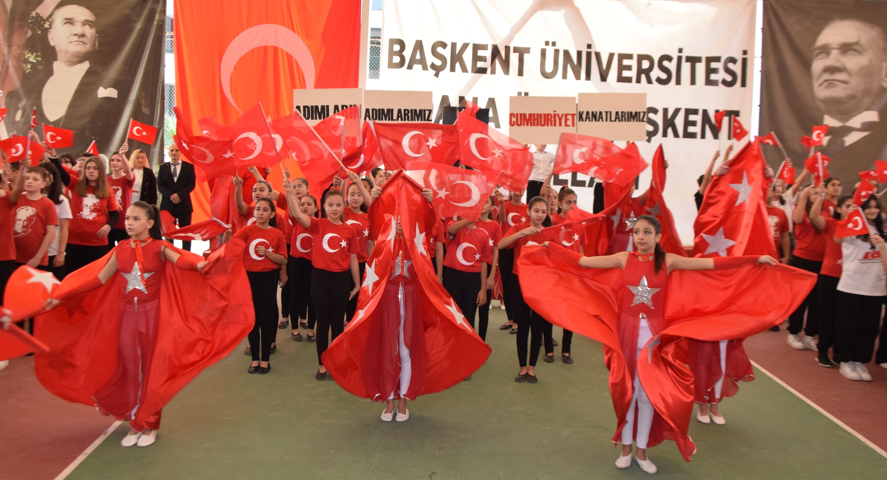 EĞİTİMİN “BAŞKENTİ”NDE CUMHURİYET COŞKUSU