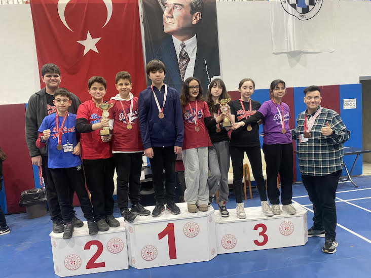 YILDIZLAR KIZLAR VE ERKEKLER SATRANÇ MÜSABAKALARI